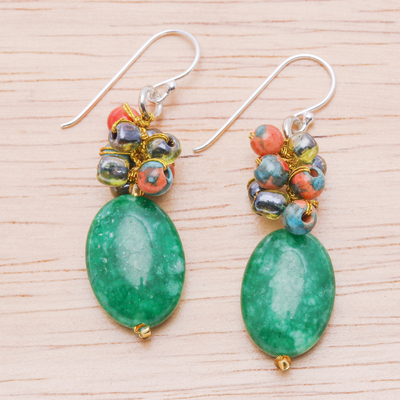 Cluster-Ohrringe aus Quarz, Glas und Harz - Cluster-Ohrringe aus grünem Quarzglas und Harzperlen