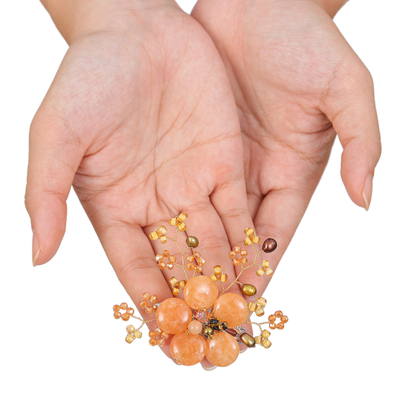 Broche de perlas y cuarzos - Broche de cuarzo y perlas cultivadas de color naranja en forma de flor
