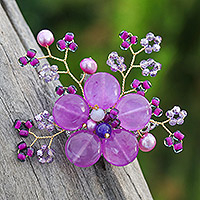 Broche de perlas y cuarzo, 'Pétalos de magia' - Broche de perlas cultivadas de color púrpura y cuarzo en forma de flor