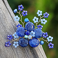Broschennadel aus Perlen und Quarz, „Petals of Imagination“ – Broschennadel aus dunkelblauen Zuchtperlen und Quarz in Blumenform