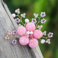 Broschennadel aus Perlen und Quarz, „Blütenblätter des Mitgefühls“ – Broschennadel aus rosa Zuchtperlen und Quarz in Blütenform