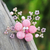 Broschennadel aus Perlen und Quarz - Blumenförmige Brosche mit rosafarbenen Zuchtperlen und Quarz
