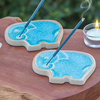 Räucherstäbchenhalter aus Keramik, „Blauer Elefant“ (Paar) - Handgefertigte blaue Räucherstäbchenhalter in Elefantenform (Paar)