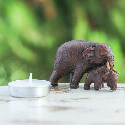 Holzfigur - Handgeschnitzte Holzfigur einer Elefantenmutter und ihres Babys