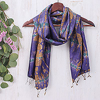 Bufanda batik de seda, 'Purple Delight' - Bufanda batik de seda con flecos tejida a mano y teñida en morado