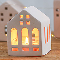 Portavelas de cerámica, 'Classic House' - Portavelas de cerámica hecho a mano y pintado en forma de casa