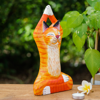 Escultura en madera - Escultura de madera de árbol de lluvia de gato naranja con temática de yoga hecha a mano