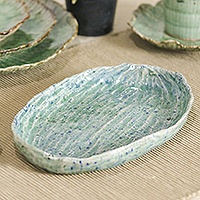 Plato de aperitivo de cerámica Celadon, 'Waves of Elegance' - Plato de aperitivo de cerámica Celadon ovalado azul inspirado en el océano