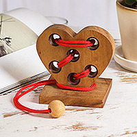 Juego de rompecabezas para desenredar madera, 'Heart Embrace' - Juego de rompecabezas para desenredar madera hecho a mano en forma de corazón