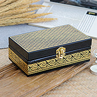 Joyero de madera lacada, 'Golden Lanna Treasure' - Joyero de madera lacada con estampado de Lanna dorado y negro