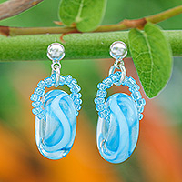 Ohrhänger aus mundgeblasenen Glasperlen, „Chic Swirls“ – Ohrhänger aus mundgeblasenen Glasperlen mit Wirbelmotiven