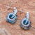 Ohrhänger aus mundgeblasenen Glasperlen, „Dazzling Beauty“ – Quadratische Ohrhänger aus mundgeblasenen Glasperlen in Blau und Braun