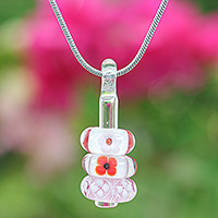 Collar colgante con cuentas de vidrio, 'Sweet Amulets' - Collar colgante con cuentas de vidrio floral rosa y rojo