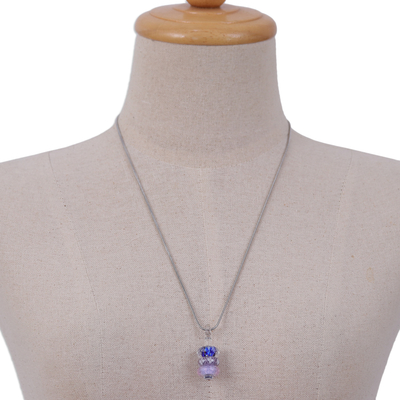 Halskette mit Anhänger aus Glasperlen, „Enchanted Amulets“ – Halskette mit Blumenanhänger aus lila und blauen Glasperlen