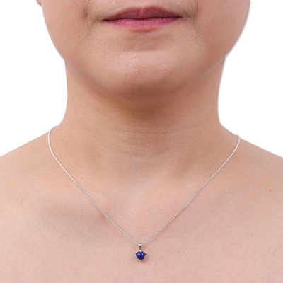 Halskette mit Lapislazuli-Anhänger, „Herz der Wahrheit“ – Herzförmige Halskette mit Lapislazuli-Cabochon-Anhänger