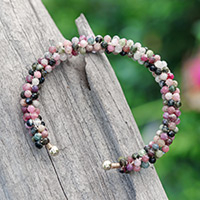 Turmalin-Perlen-Armreif, „Splendid Beauty“ – Turmalin-Armreif aus Messing und Kupferdraht