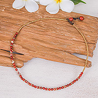 Halskette aus Jaspis- und Messingperlen, „Strong Orbs“ – Handgefertigte Halskette aus Jaspis- und Messingperlen aus Thailand