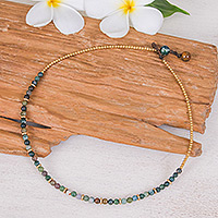 Halskette aus Achat- und Messingperlen, „Balanced Orbs“ – handgefertigte Halskette aus Achat- und Messingperlen aus Thailand