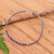 Pulsera de macramé con colgante de cuentas de lapislázuli - Pulsera con colgante de cuentas de lapislázuli y cordón de macramé gris