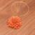 Collar lariat de flores naturales bañado en oro - Collar Lariat de Crisantemo Naranja con Baño de Oro de 22k