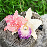 Natural flower hair clip, 'Princess Cattleya' - Thai-Made Ivory and Pink Natural Cattleya Flower Hair Clip