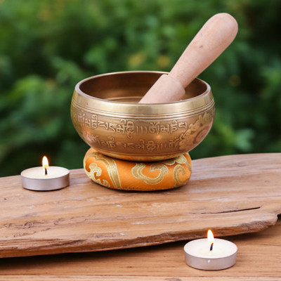 Brass alloy singing bowl set, 'Yellow Eternal Balance' (3 pieces) - Thai 3-Piece Brass Alloy Singing Bowl Set with Wooden Mallet
