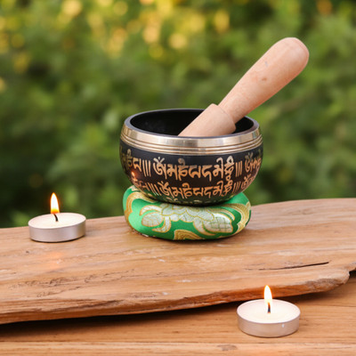 Copper alloy singing bowl set, 'Green Spiritual Harmony' (3 pieces) - 3-Piece Copper Alloy Singing Bowl Set with Mango Wood Mallet