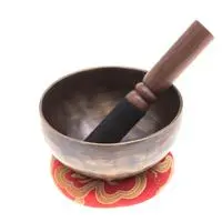 Brass alloy singing bowl set, 'Antique Chakra' (3 pieces) - Antique 3-Piece Brass Alloy Singing Bowl Set with Mallet