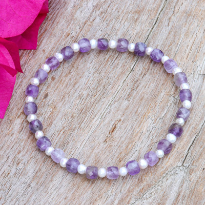 Amethyst and cultured pearl beaded bracelet, 'Idyllic Magic' - Light Purple Amethyst and White Pearl Bracelet of 9 Carats