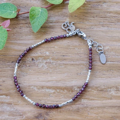 Garnet beaded charm bracelet, 'Reliving Love' - Natural Garnet Beaded Bracelet with Elephant-Themed Charm