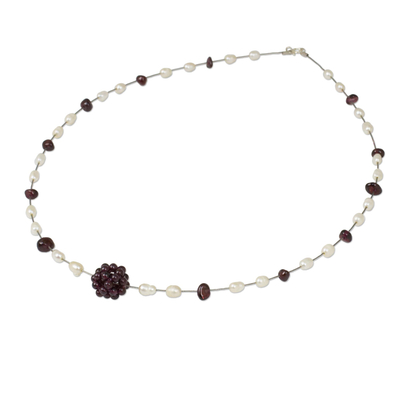 Halskette mit Perlen- und Granatanhänger - Halskette mit Perlen- und Granatanhänger
