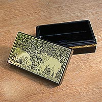 Caja de madera lacada, 'Golden Day Out' - Caja decorativa de madera de mangr lacada